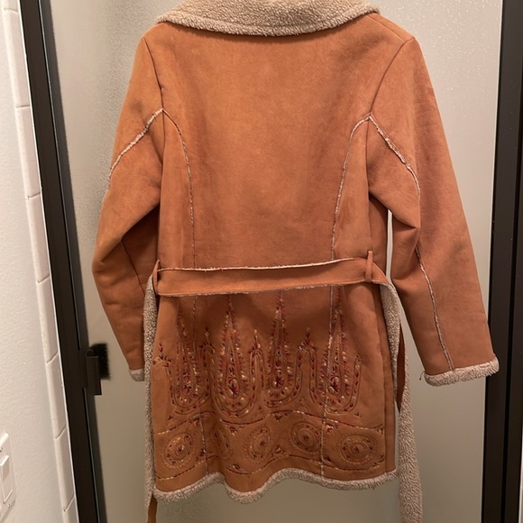 M tan suede and fleece-like embroidered coat - Picture 4 of 4